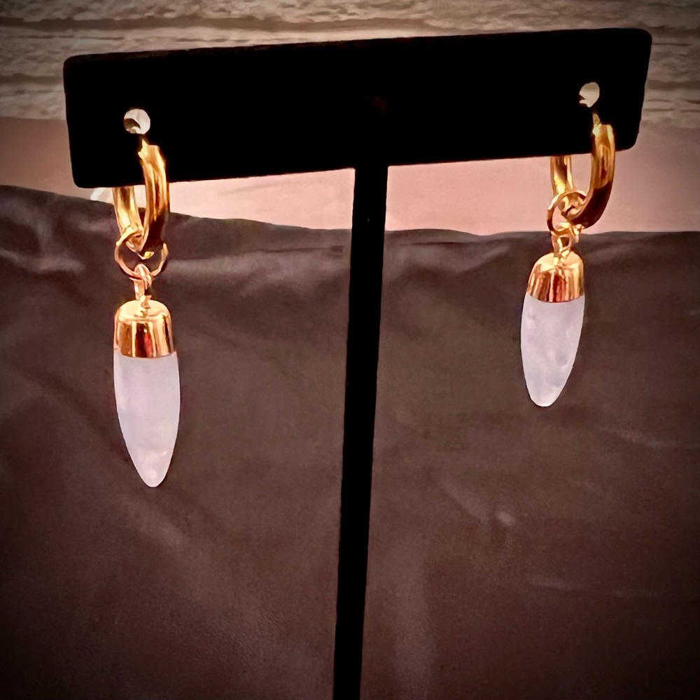 Very cute dangling earrings I bought in a boutique in Spain, gold tone w/violet